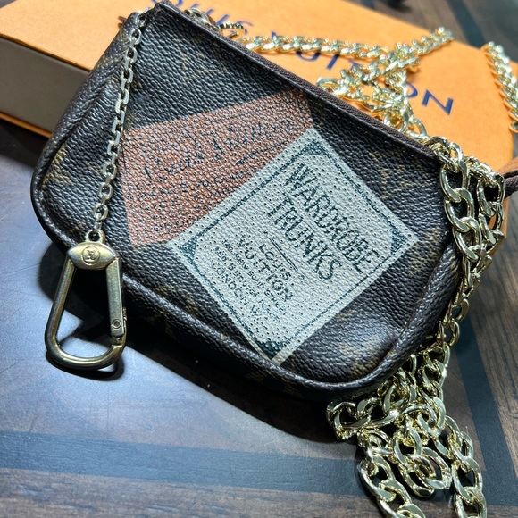 Louis Vuitton Limited Edition Trunks & Bags Mini Pochette / Key Cles/Card Holder - Picture 2 of 10
